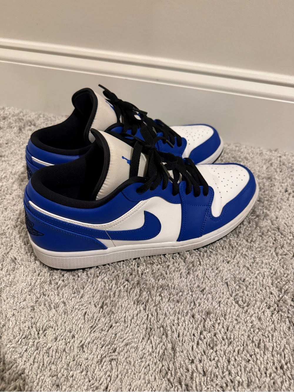 Jordan 1 Men’s Low Top Sneakers - White/Blue